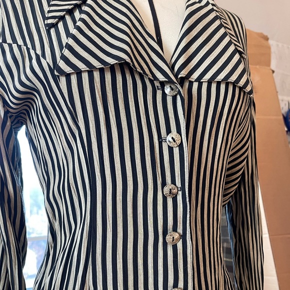 Casual Corner pin stripe blouse, size: M - Picture 4 of 10